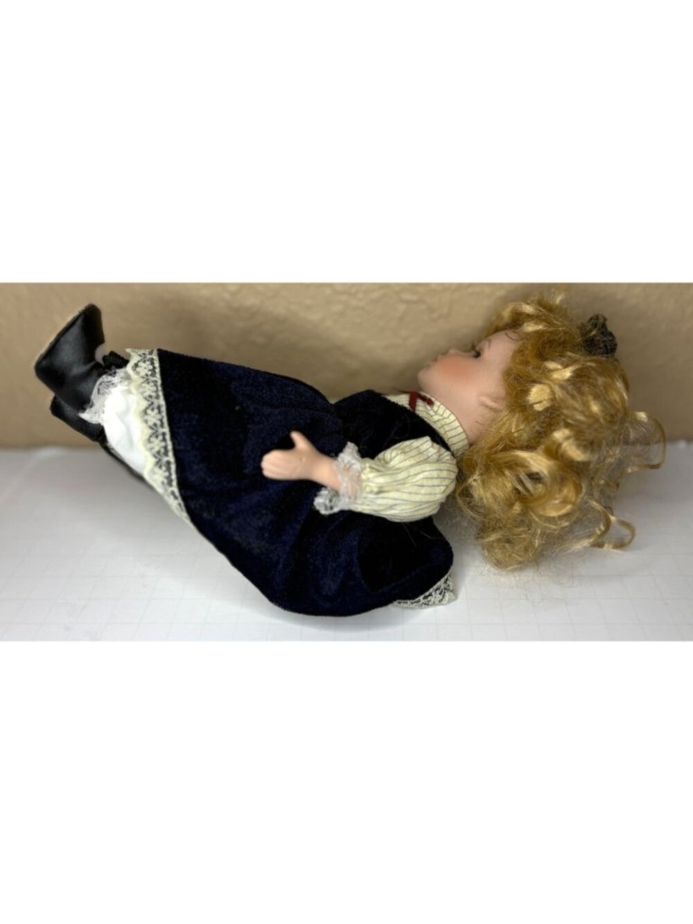 Duck House Porcelain Doll Vintage Blonde Curls Blue Velvet Lace Dress Blue Eyes - Picture 8 of 16